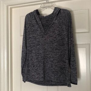 Under Armour top pullover with hood size medium